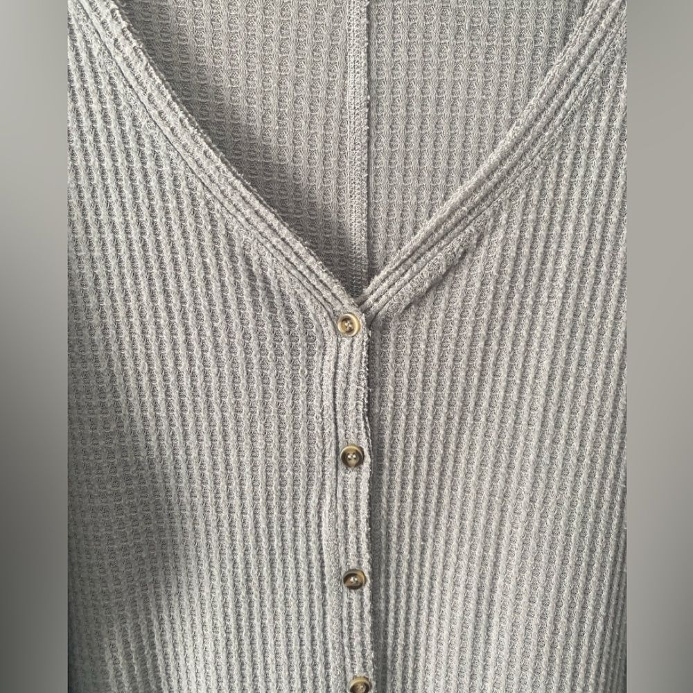 UO Out From Under Jojo Oversized Gray Thermal Button-Front Top Large Boho Comfy - Picture 10 of 16